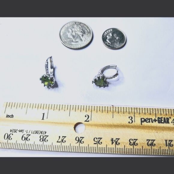 Green Peridot Dangle Earrings & White Baguette Diamonds on 925 Silver - Picture 5 of 6